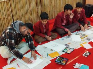 Enfants qui dessinent à Rishikest